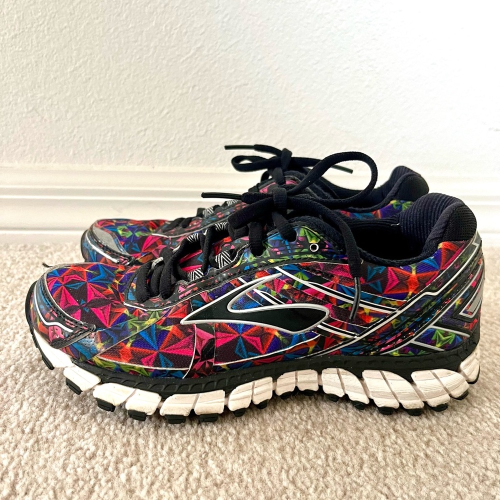 Brooks Women's kaleidoscope tennis shoes